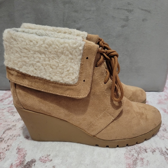 Nautica Wedge Ankle Booties With Sherpa Upper - 8.5 - Picture 1 of 5